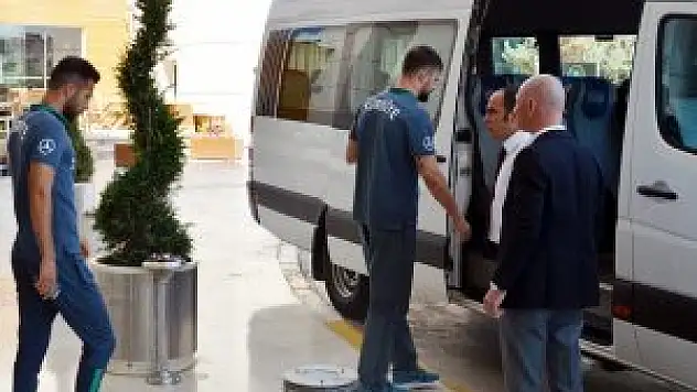 Milli futbolcular cuma namazında