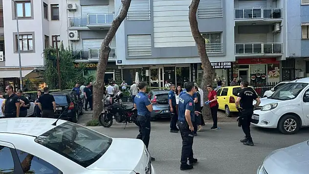 Boşanma aşamasındaki eşi ve yakınına sokakta bıçakla saldırıp, kendini de kesti: 2 ölü, 1 yaralı