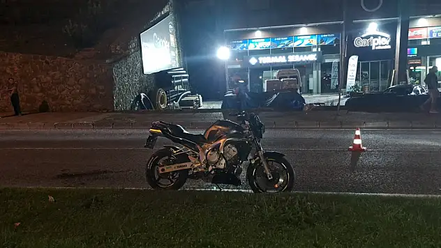 Motosiklet, baba ile kızına çarptı: 1 ölü, 2 yaralı