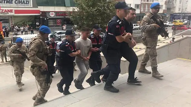 Gençlerin kavgası kanlı bitti: 1 kişi öldü