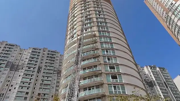 İstanbul Esenyurt'ta 32 katlı sitede yangın: Mahsur kalanlar var