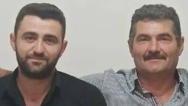 Babası ve birlikte yaşadığı kadını tabancayla öldürdü