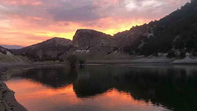 Gökyüzü kızardı, görenler büyülendi