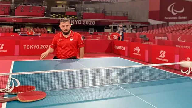 Ali Öztürk, para masa tenisinde yarı finale yükseldi