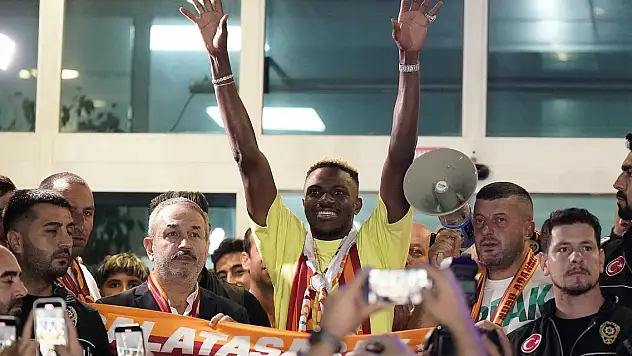 Victor Osimhen, Galatasaray tarihindeki 206. yabancı futbolcu oldu