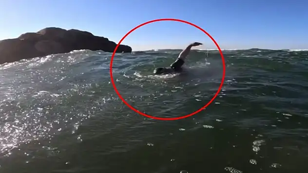 Engelli arkadaşının suda kaybolduğu anları görüntüledi