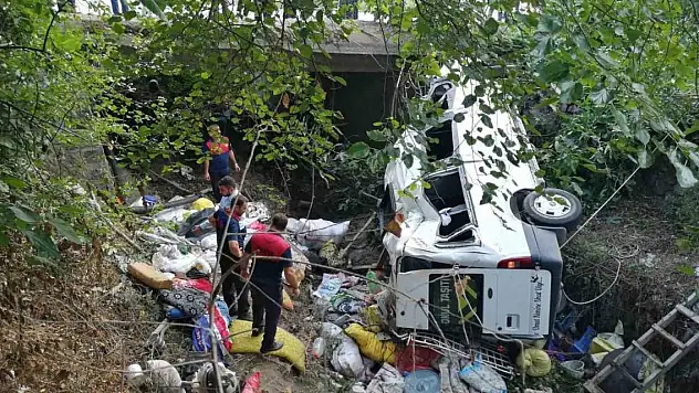 Fındık hasadı dönüşü facia: Minibüs devrildi, 26 kişi yaralandı