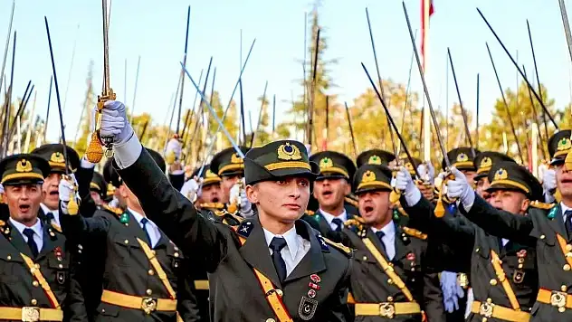 Teğmenlerin kılıçlı yemininde karar günü... MSB kaynaklarından yeni açıklama