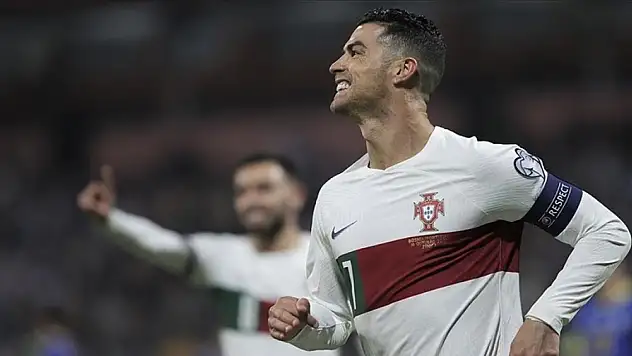 Cristiano Ronaldo, futbol tarihinde 900 gol atan ilk futbolcu oldu