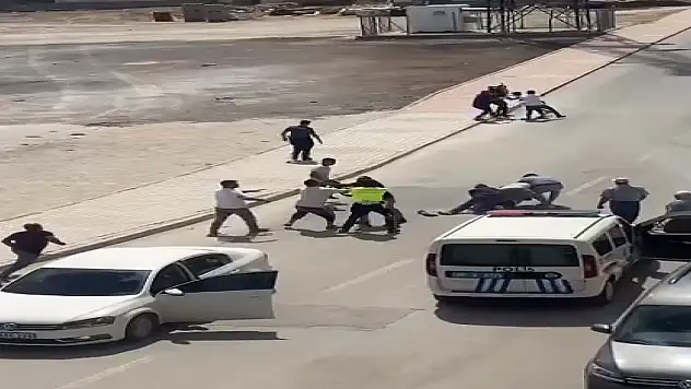 Aksaray'da borç-alacak kavgası kamerada 4 yaralı