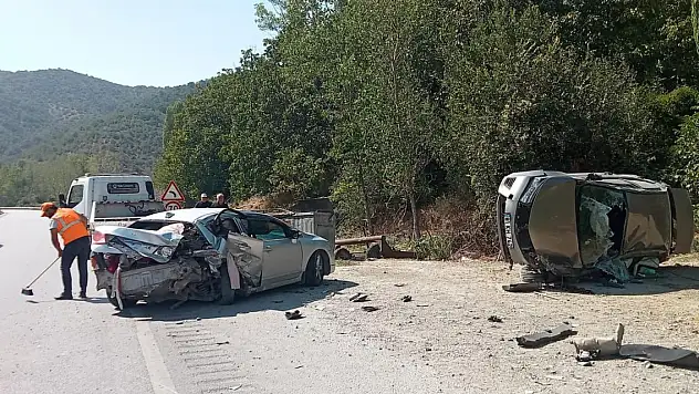 Çorum'da 2 otomobil çarpıştı: 8 yaralı