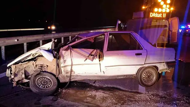 Kontrolden çıkan otomobile arkadan gelen ticari araç çarptı 5 yaralı