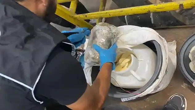 Kargoya verilen peynir bidonunun içinden çıkanlar şaşırttı!