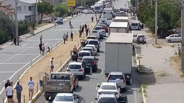 Otomobilin çarptığı yaya öldü, sürücü kaçtı mahalleli yolu kapattı