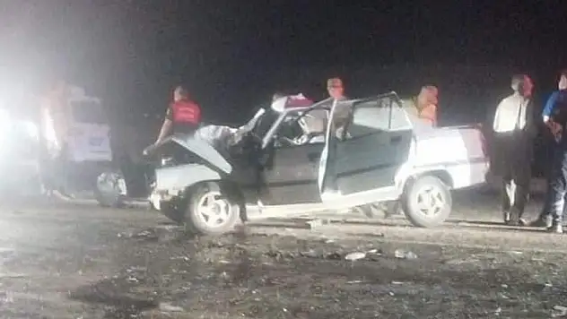 Otomobil ile minibüs kafa kafaya çarpıştı: 1 ölü, 3 yaralı