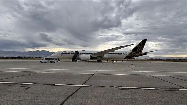 Erzurum'a 'zorunlu iniş yapan' yolcular için Hindistan'dan yeni uçak geldi