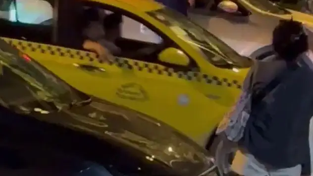 Aracın önünü kesip darp ettiler: O anlar kamerada