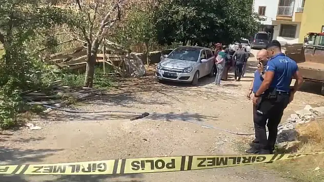 Tarlada çalışan husumetlisini tüfekle öldürdü