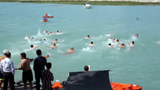 Beyşehir'de 'Gölün gözyaşları' isimli yüzme etkinliği