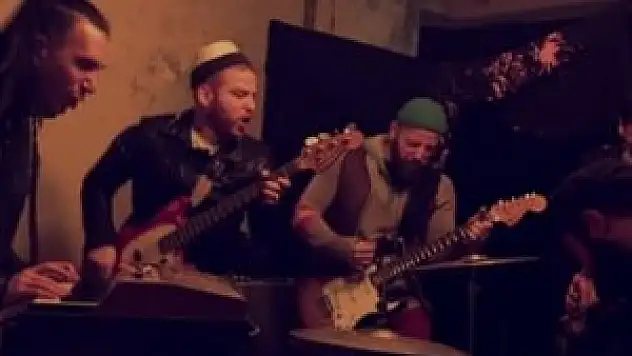 Athena Gökhan'dan zikir ve takke açıklaması