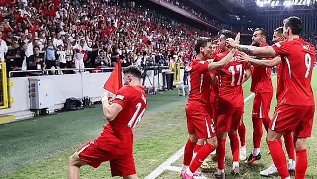 İzmir'de Kerem'in gecesi! Millilerimiz şov yaptı