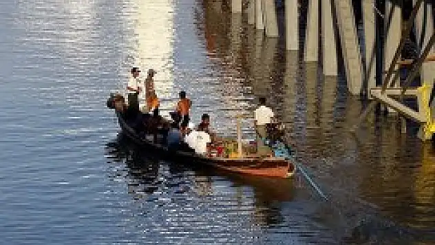 Otobüs nehre düştü: 11 ölü, 16 yaralı