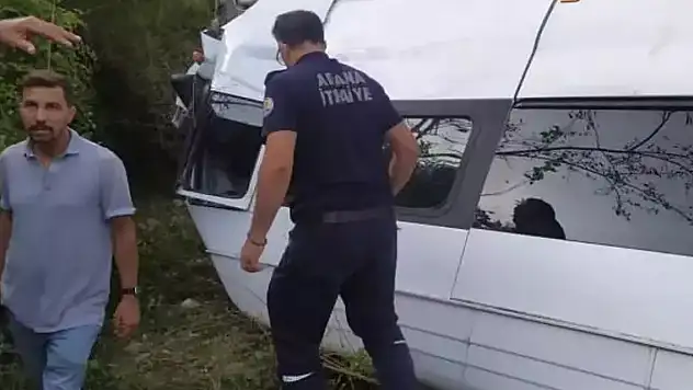 Okul servisi şarampole devrildi: 9 yaralı