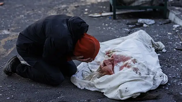 BM: Ukrayna'daki savaşta 11 bin 700 sivil öldü