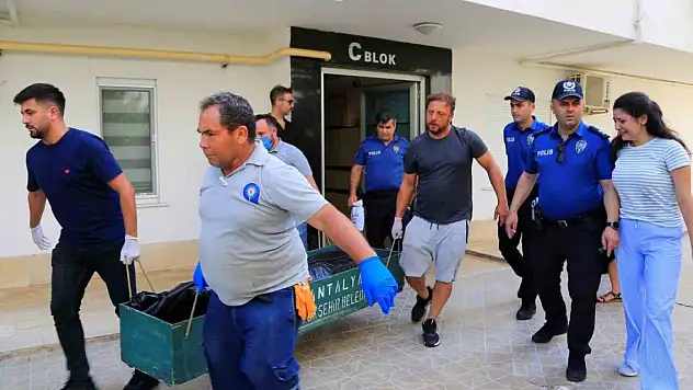 Boşanma aşamasındaki karısını tabancayla vurarak öldürdü