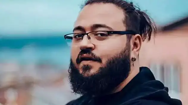 İki fenomene 'müstehcenlik' gözaltısı