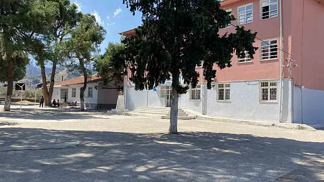 Manisa Alaşehir'de okulda fenalaşan çocuk hayatını kaybetti