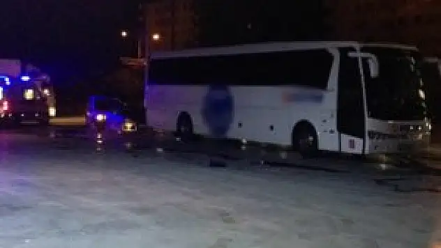 Otobüs görevlisi uyudu, kavga çıktı!