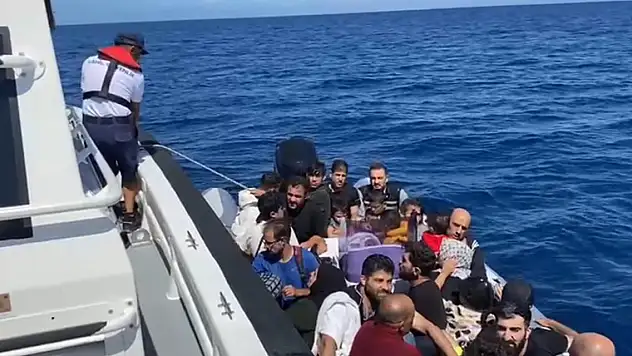 Türk kara sularına geri itilen 76 kaçak göçmen yakalandı, 38'i kurtarıldı