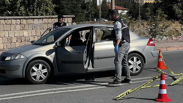 Eski eşini, 8 yaşındaki kızının gözü önünde tabancayla yaraladı