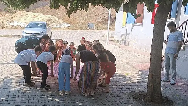 Narin'in okulundaki arkadaşlarına ve öğretmenlerine psikososyal destek