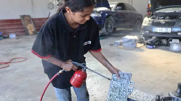 13 yaşındaki Nehir ustası, yılların ustalarına taş çıkarıyor