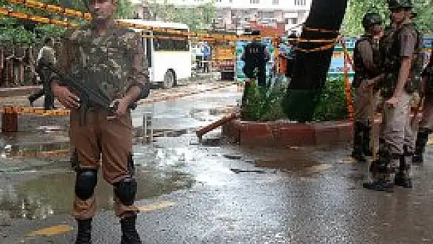 Hindistan'da saldırı: 17 ölü, 24 yaralı