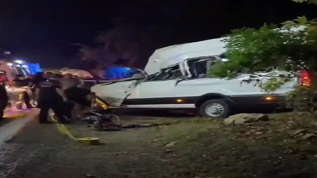 Kahramanmaraş'ta kamyon ile minibüs çarpıştı: 1 ölü, 2 yaralı