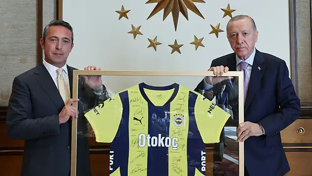 Cumhurbaşkanı Erdoğan, Fenerbahçe Başkanı Ali Koç ve yönetim kurulunu kabul etti