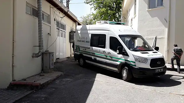 İş yerinin önünde pompalı tüfekle vurularak öldürüldü