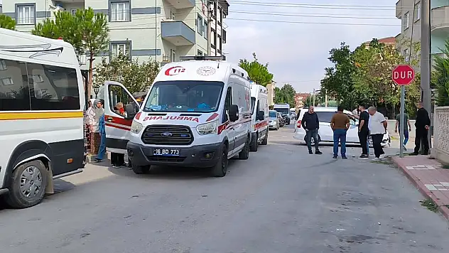 Bursa'da hafif ticari araçla kreş servisi çarpıştı 8'i çocuk, 11 yaralı