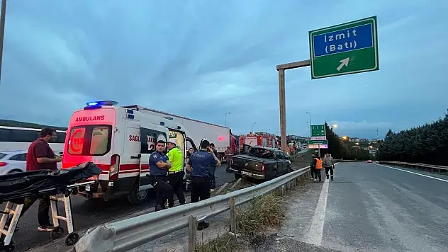Yön tabelasına çarpan pikabın sürücüsü hayatını kaybetti