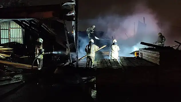 İstanbul Arnavutköy'de ahşap atölyesinde yangın: 1 ölü