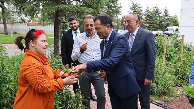 Ziya Altunyaldız, DOSD Meram'a hayran kaldı