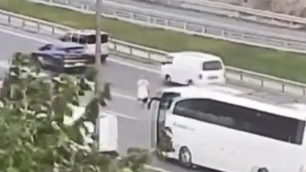 Otoyolda yürüdü ölüme davetiye çıkardı