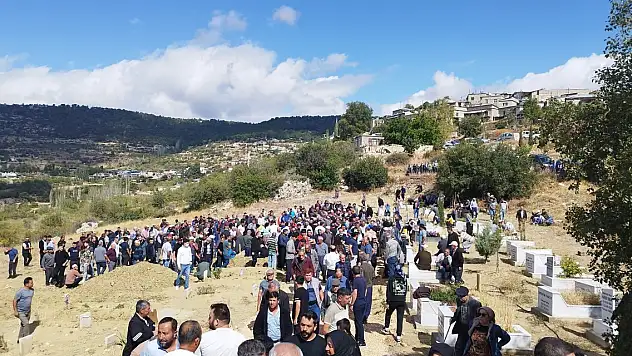 Komşularının öldürdüğü baba, oğul ve gelin toprağa verildi