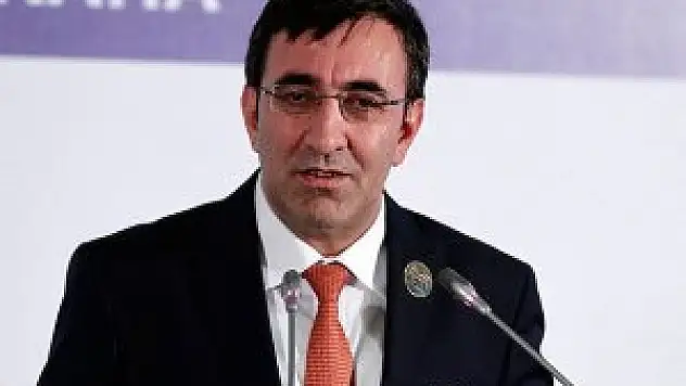 'Dünya ekonomisi hala krizden çıkış sürecini yaşıyor'