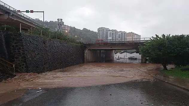 Birçok ilde sağanak ve sel hayatı felç etti: 2 kişi öldü