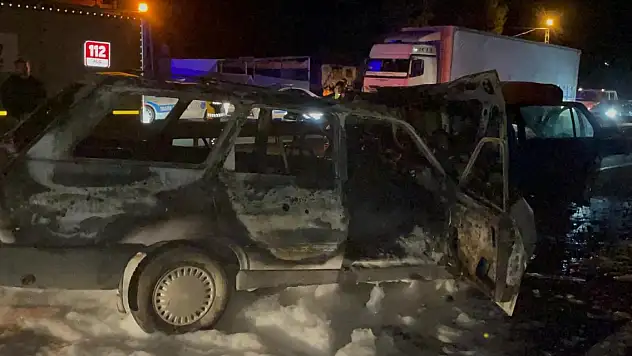 Kazada alev alan otomobilde yaşamını yitirdi