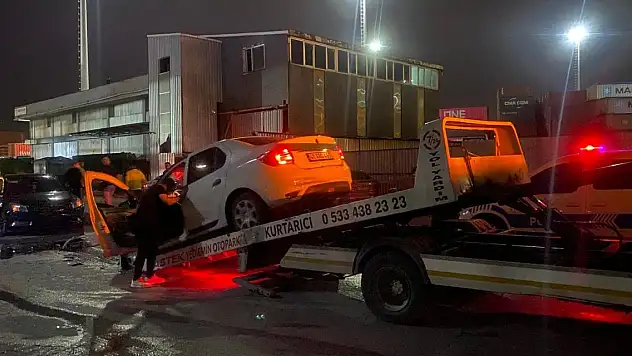 İki otomobil kafa kafaya çarpıştı: 5 yaralı